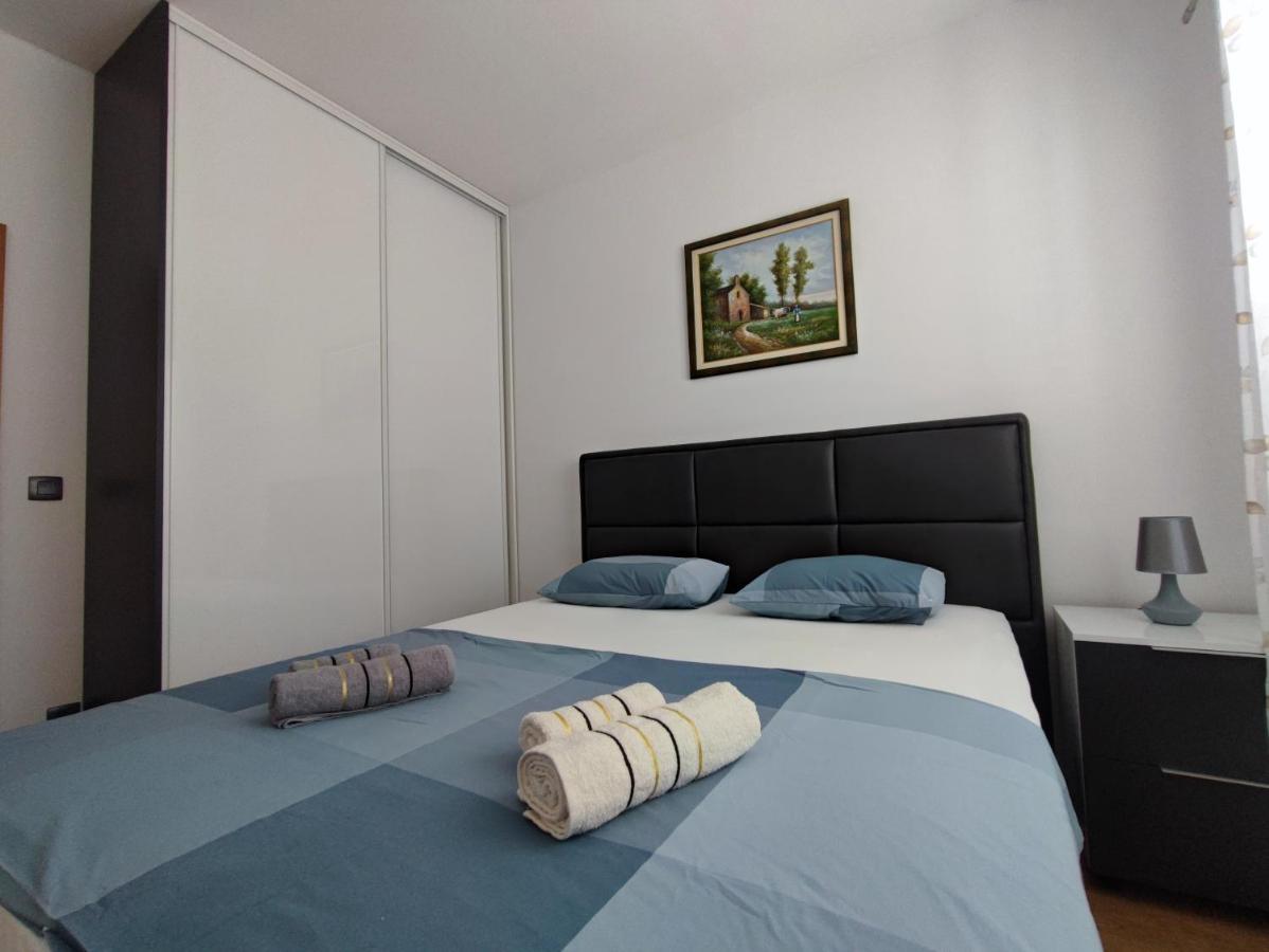 Apartment With Sea View Baška Voda Esterno foto